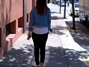 Big Bum Walking In Narrow Ebony Jeans