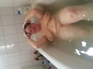 obese Cutie in bathtub