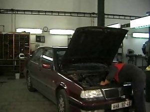 Car Broken-German beauties pay mecanic with Bum