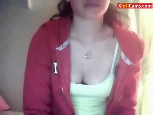 American Young woman Gets Frisky On Cam